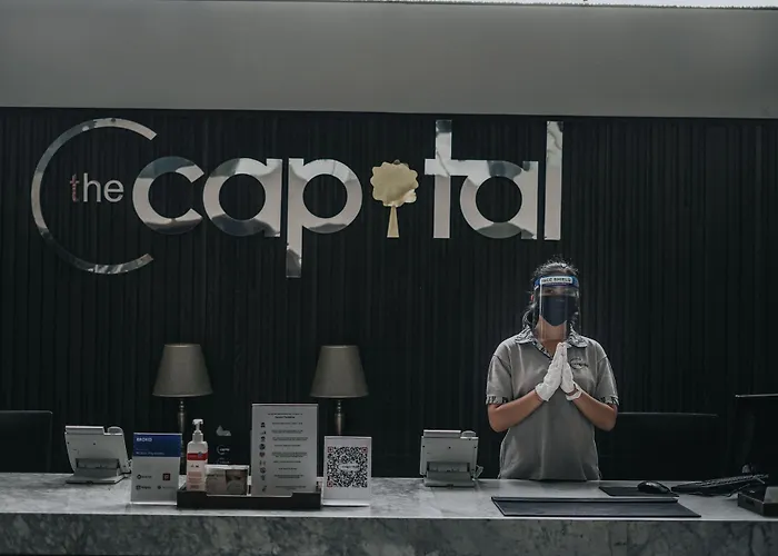 酒店 The Capital And 4*