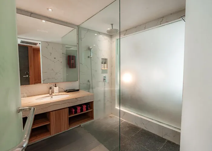 Hotel The Capital And 4*
